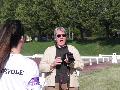 Photo n 28357&#10;Dressage test &#10;Franoise Lienart  surprise de retrouver une vieille connaissance&#10;Affiche 75 fois&#10;Ajoute le 23/08/2013 15:20:40 par JeanClaudeGrognet&#10;&#10;--> Cliquer pour agrandir <--