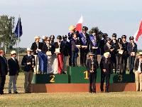 Photo n 38257&#10;SCHILDAU Chpt d'Eu Juniors&#10;Le podium par quipe - photo Didier Cressent&#10;Affiche 30 fois&#10;Ajoute le 25/09/2016 17:26:02 par JeanClaudeGrognet&#10;&#10;--> Cliquer pour agrandir <--